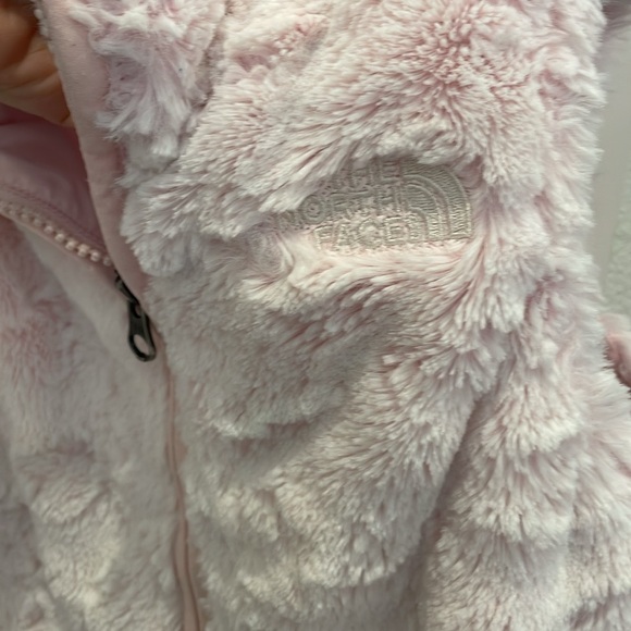 Girls. The North Face zip up furry vest 5T - Picture 4 of 4